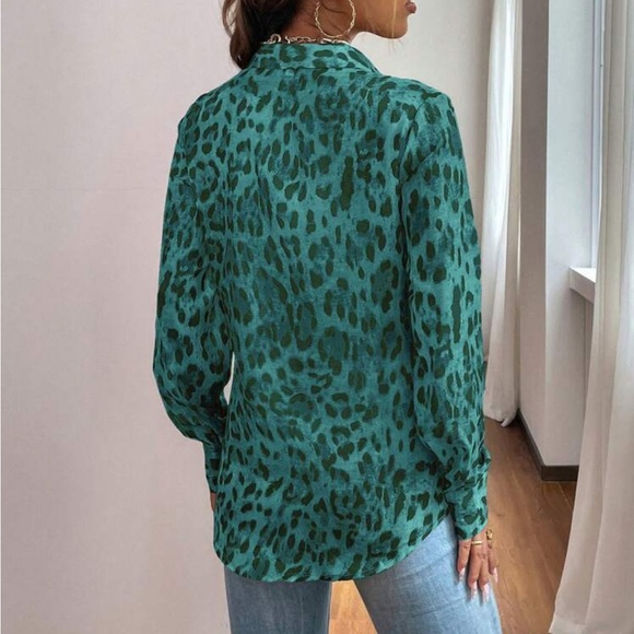 Leopard print loose fit Button Down Shirt - Picture 9 of 10